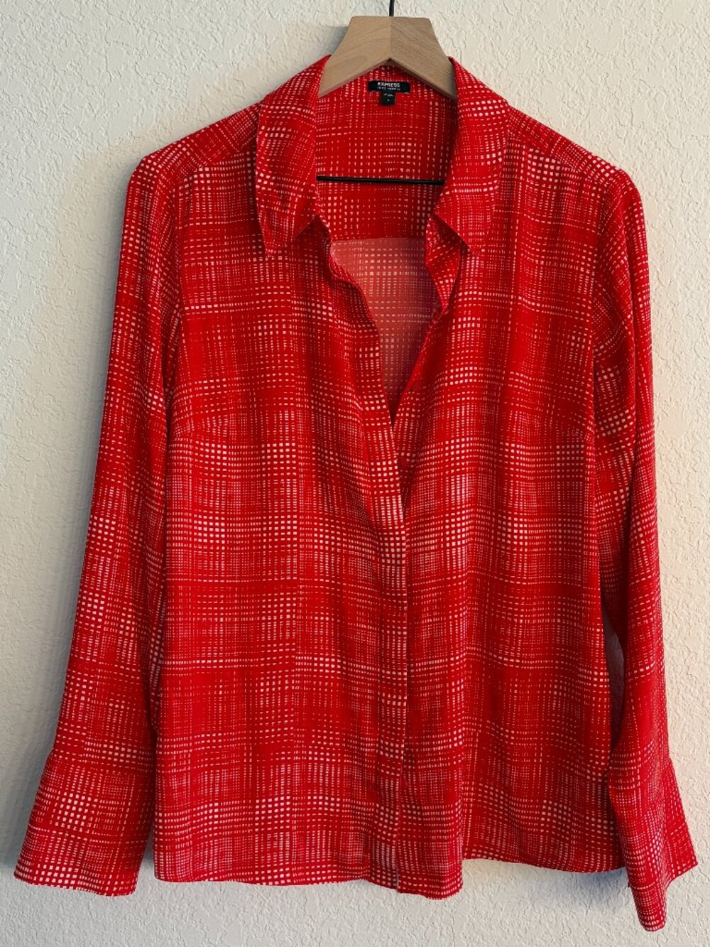 Express Fitted Portofino Shirt Size L Red White Geometric Print
